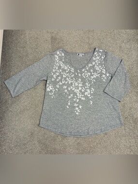Women's Accent Top Size Medium